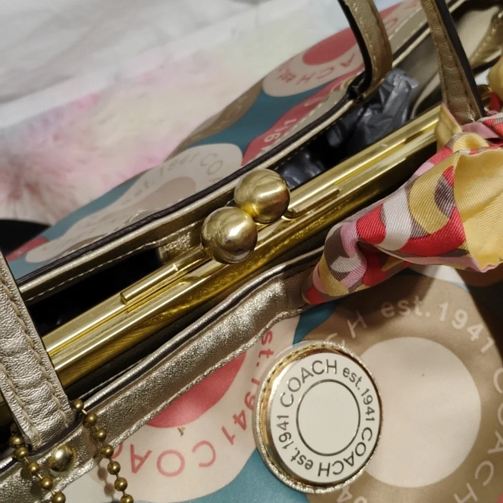 SALE! Coach Twist Lock 3 Compartment Vintage Shoulder Bag W Hangtags & Scarf - Picture 3 of 15